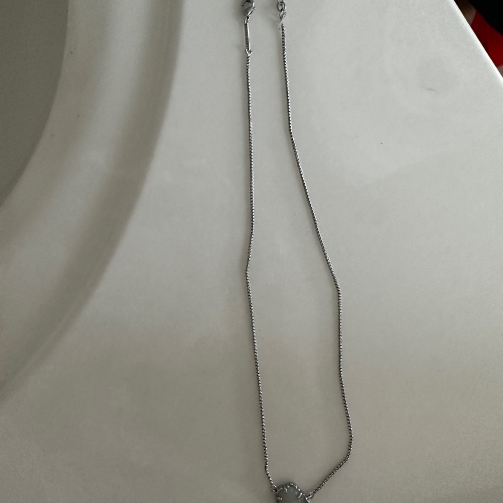 Elegant Silver Necklace with Delicate Chain and Minimalist Design